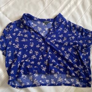 super cute cropped royal blue tshirt